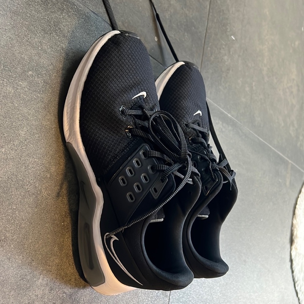 Nike women’s size 9 air max runners